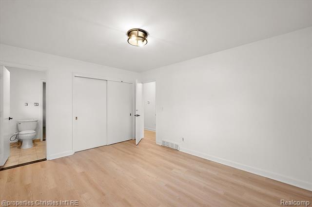 Builiding view forty for 6386 Thorncrest, Bloomfield Hills, MI. 48301