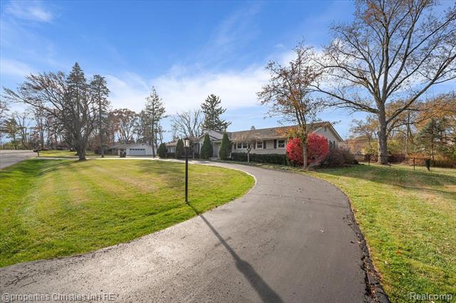 Builiding view four for 6386 Thorncrest, Bloomfield Hills, MI. 48301