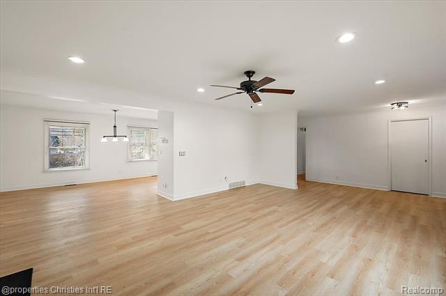 Builiding view fourteen for 6386 Thorncrest, Bloomfield Hills, MI. 48301