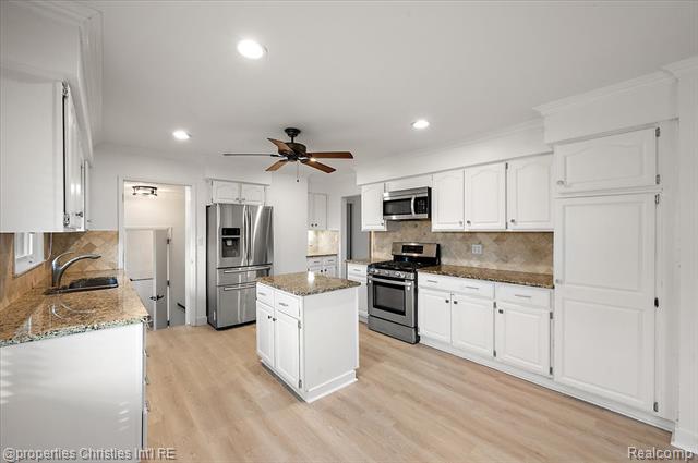 Builiding view nineteen for 6386 Thorncrest, Bloomfield Hills, MI. 48301