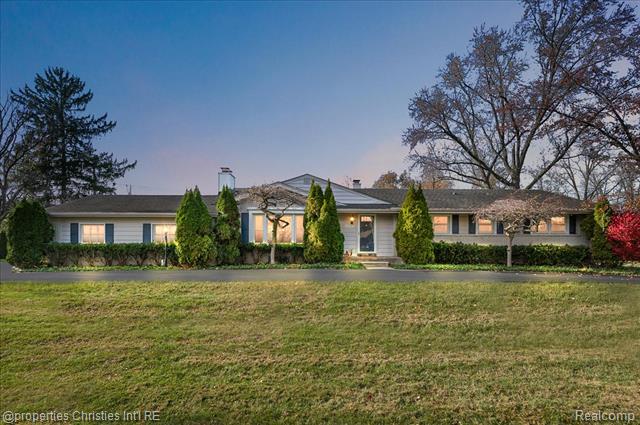 Builiding view one for 6386 Thorncrest, Bloomfield Hills, MI. 48301