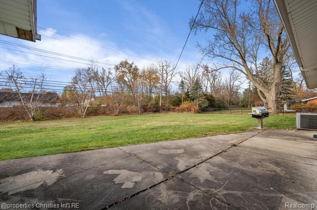 Builiding view seventy for 6386 Thorncrest, Bloomfield Hills, MI. 48301