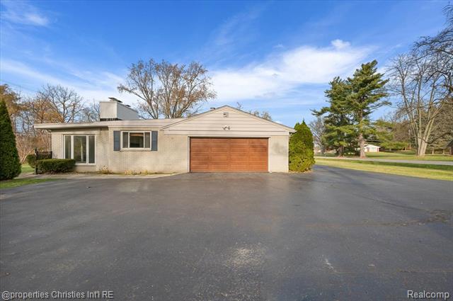 Builiding view six for 6386 Thorncrest, Bloomfield Hills, MI. 48301