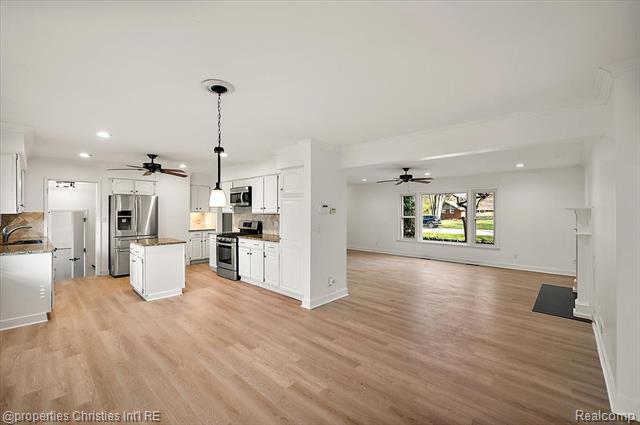 Builiding view sixteen for 6386 Thorncrest, Bloomfield Hills, MI. 48301