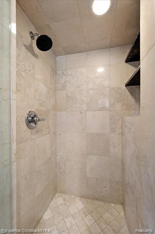 Builiding view thirty eight for 6386 Thorncrest, Bloomfield Hills, MI. 48301