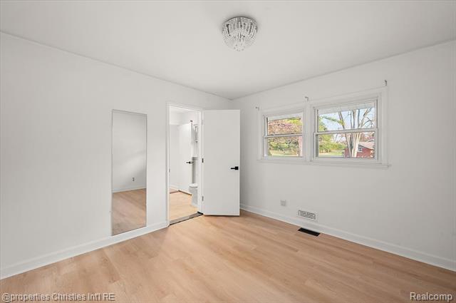 Builiding view thirty three for 6386 Thorncrest, Bloomfield Hills, MI. 48301