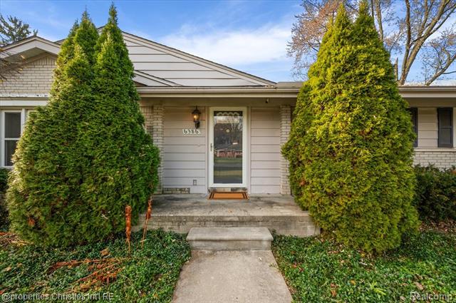 Builiding view three for 6386 Thorncrest, Bloomfield Hills, MI. 48301