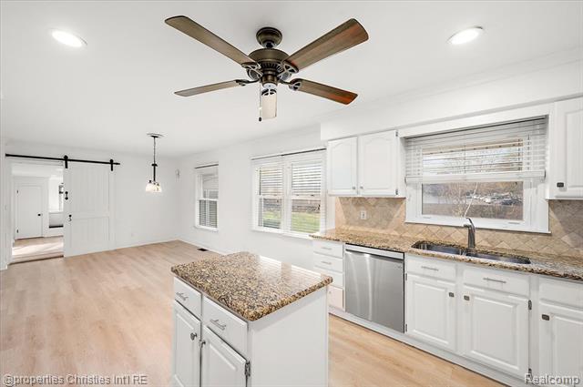 Builiding view twenty one for 6386 Thorncrest, Bloomfield Hills, MI. 48301