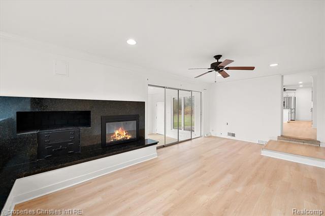 Builiding view twenty six for 6386 Thorncrest, Bloomfield Hills, MI. 48301