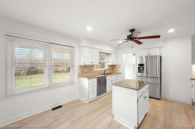 Builiding view twenty two for 6386 Thorncrest, Bloomfield Hills, MI. 48301