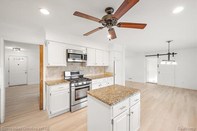 Builiding view twenty for 6386 Thorncrest, Bloomfield Hills, MI. 48301