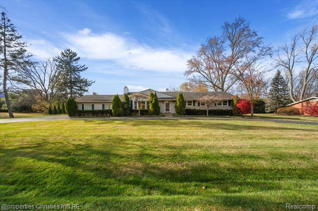 Builiding view two for 6386 Thorncrest, Bloomfield Hills, MI. 48301