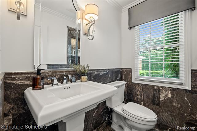 Builiding view eleven for 182 S Chewton, Bloomfield Hills, MI. 48301