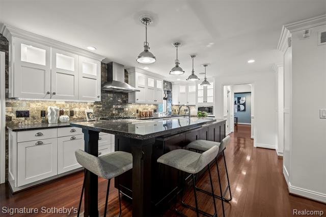 Builiding view five for 182 S Chewton, Bloomfield Hills, MI. 48301