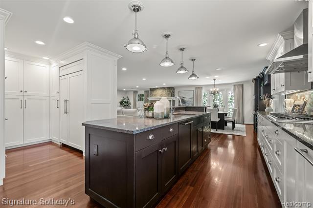 Builiding view four for 182 S Chewton, Bloomfield Hills, MI. 48301