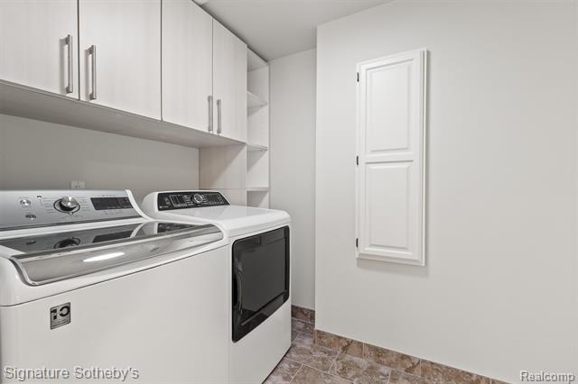 Builiding view seventeen for 182 S Chewton, Bloomfield Hills, MI. 48301