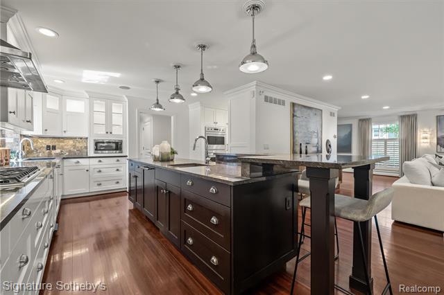 Builiding view six for 182 S Chewton, Bloomfield Hills, MI. 48301