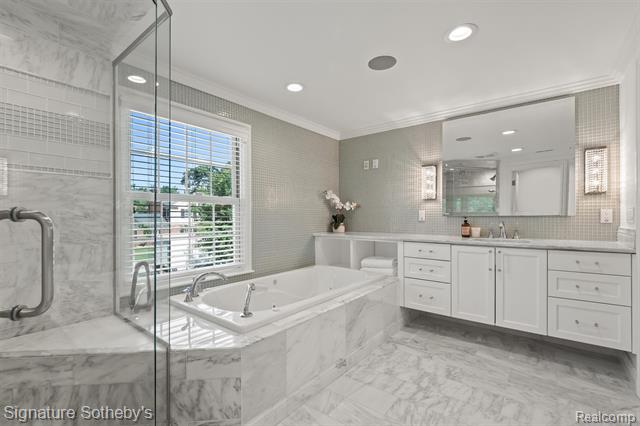 Builiding view sixteen for 182 S Chewton, Bloomfield Hills, MI. 48301