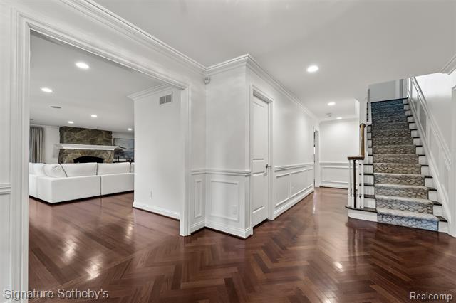Builiding view twelve for 182 S Chewton, Bloomfield Hills, MI. 48301