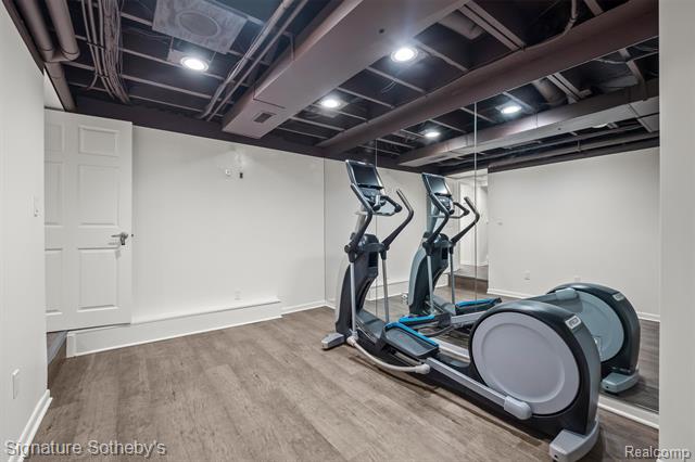 Builiding view twenty nine for 182 S Chewton, Bloomfield Hills, MI. 48301