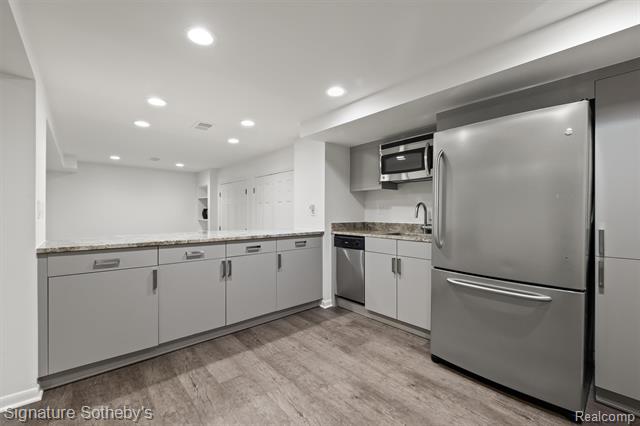 Builiding view twenty six for 182 S Chewton, Bloomfield Hills, MI. 48301