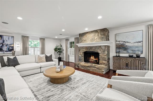 Builiding view two for 182 S Chewton, Bloomfield Hills, MI. 48301