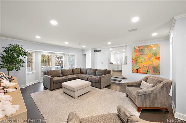 Builiding view eighteen for 180 Pilgrim, Birmingham, MI. 48009