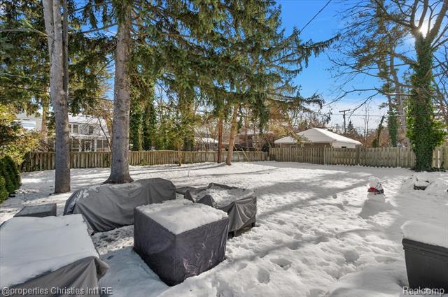 Builiding view fifty eight for 180 Pilgrim, Birmingham, MI. 48009