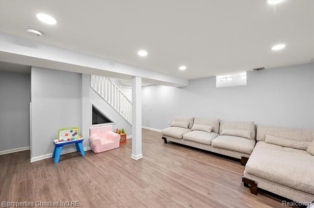 Builiding view fifty five for 180 Pilgrim, Birmingham, MI. 48009