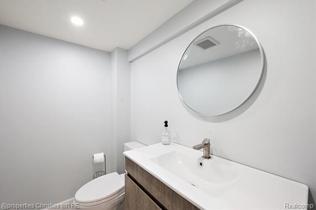 Builiding view fifty one for 180 Pilgrim, Birmingham, MI. 48009