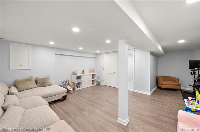 Builiding view fifty three for 180 Pilgrim, Birmingham, MI. 48009