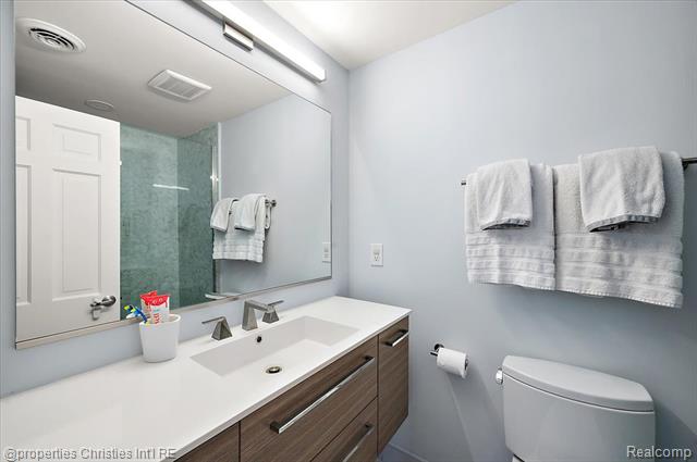 Builiding view forty five for 180 Pilgrim, Birmingham, MI. 48009