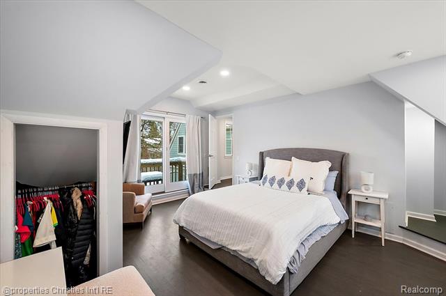 Builiding view forty one for 180 Pilgrim, Birmingham, MI. 48009