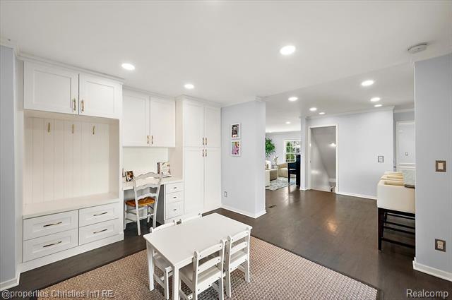 Builiding view seventeen for 180 Pilgrim, Birmingham, MI. 48009