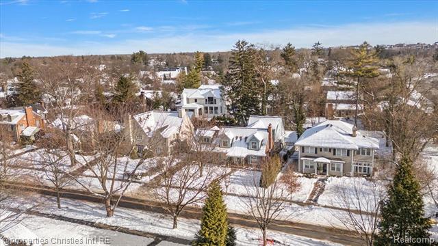 Builiding view sixty three for 180 Pilgrim, Birmingham, MI. 48009