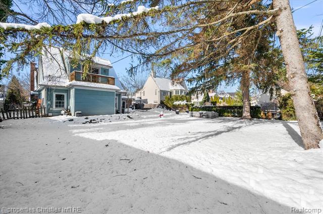 Builiding view sixty for 180 Pilgrim, Birmingham, MI. 48009