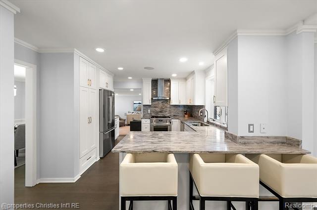 Builiding view thirteen for 180 Pilgrim, Birmingham, MI. 48009