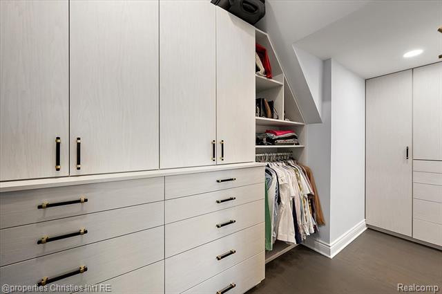 Builiding view twenty eight for 180 Pilgrim, Birmingham, MI. 48009