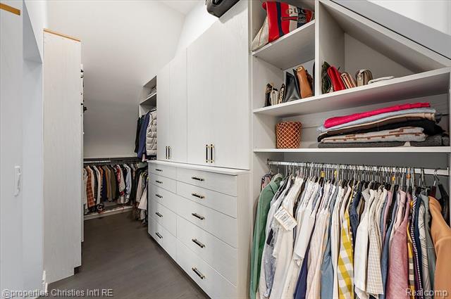 Builiding view twenty nine for 180 Pilgrim, Birmingham, MI. 48009