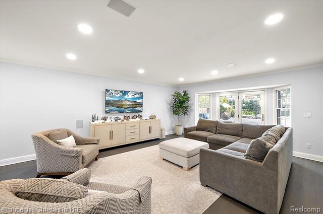 Builiding view twenty one for 180 Pilgrim, Birmingham, MI. 48009