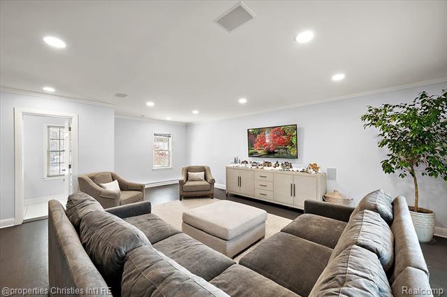 Builiding view twenty for 180 Pilgrim, Birmingham, MI. 48009