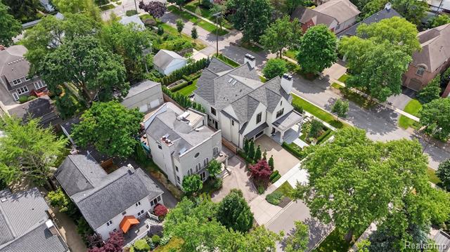 Builiding view eighty five for 750 Hazelwood, Birmingham, MI. 48009