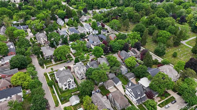 Builiding view eighty for 750 Hazelwood, Birmingham, MI. 48009