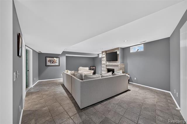 Builiding view forty five for 750 Hazelwood, Birmingham, MI. 48009