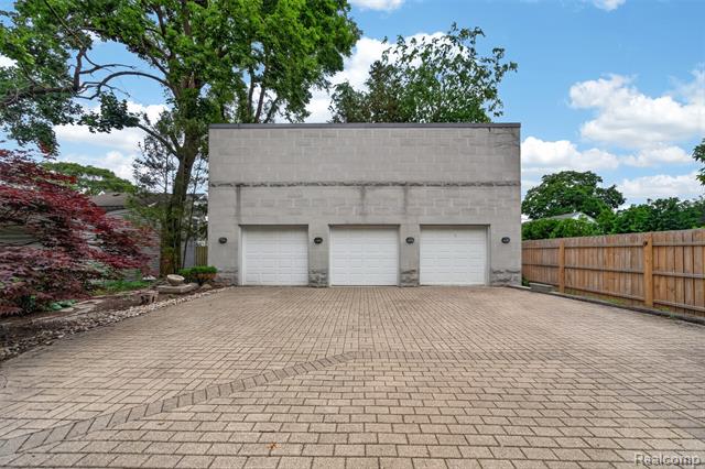 Builiding view sixty one for 750 Hazelwood, Birmingham, MI. 48009