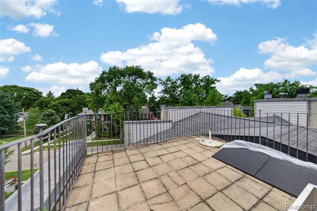 Builiding view thirty six for 750 Hazelwood, Birmingham, MI. 48009