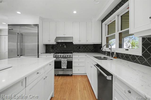 Builiding view eleven for 5840 Inkster, West Bloomfield, MI. 48323
