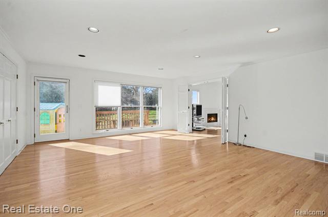 Builiding view fifteen for 5840 Inkster, West Bloomfield, MI. 48323