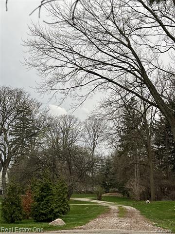 Builiding view forty four for 5840 Inkster, West Bloomfield, MI. 48323