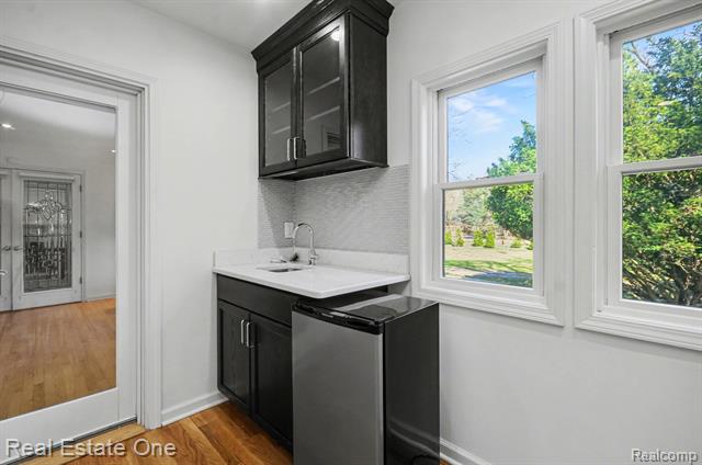Builiding view nine for 5840 Inkster, West Bloomfield, MI. 48323